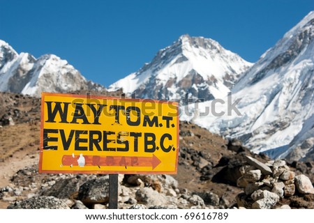 signpost way to mount everest b.c.
