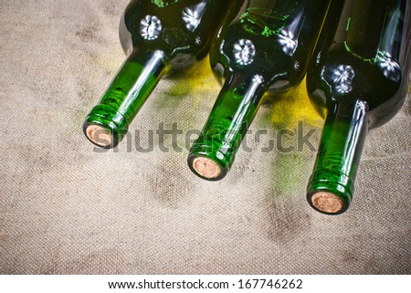 [Obrazek: stock-photo-home-made-wine-on-vintage-pa...746262.jpg]