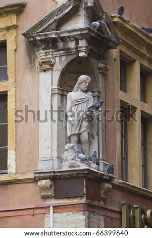 statue of jesus with lamb and live doves