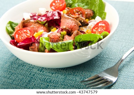 Salad with radicchio, romaine, tomato, corn, tomato and beef