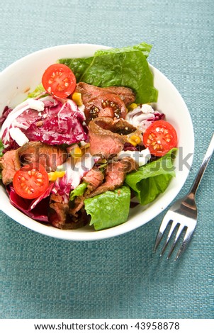 Salad with radicchio, romaine, tomato, corn, tomato and beef