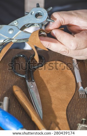 Making shoes manual. Leather sandals