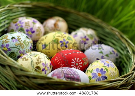 [Obrazek: stock-photo-easter-egg-in-wicker-basket-48601786.jpg]