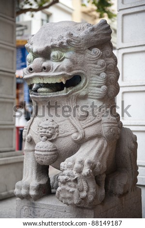 Dragon statue at San Francisco China Town