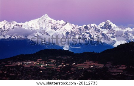 Meili Snow Mountain, also known as Kawa Karpo, is located 10 kilometers northeast of Deqin County of Yunnan Province.