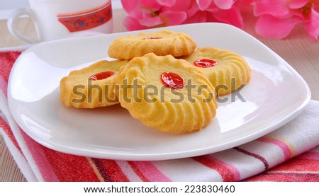 Traditional Jelly Biscuits