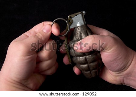 Grenade, Hands on Pin