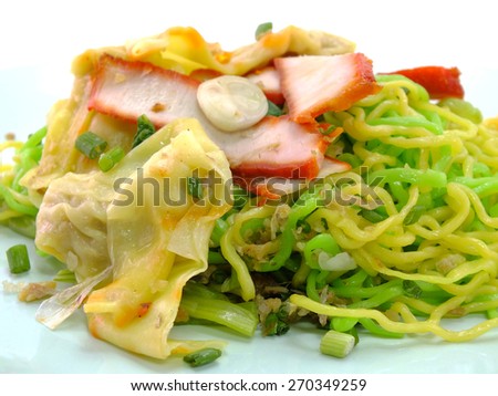 egg chinese dry noodles with roast red pork dumpling