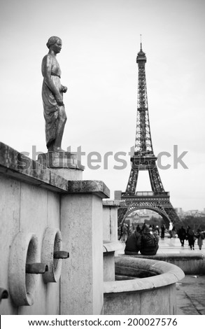 PARIS, FRANCE - MARCH 30, 2011: Tourists admiring Le Tour Eiffel (Eiffel Tower) from the Esplanade du Trocadero during a rainy day