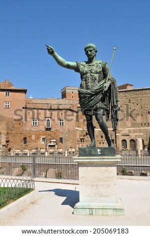 Architectural detail Roman emperor\'s statue in Rome, Italy