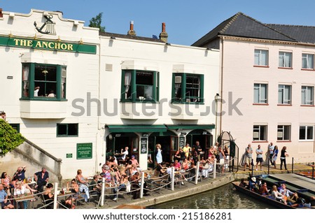 CAMBRIDGE, UK - APRIL 25, 2011: Tourists enjoy their time at a traditional pub and terrace in Cambridge