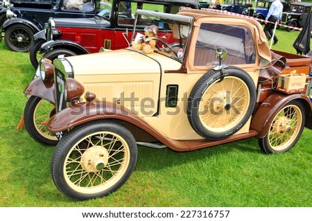 NOTTINGHAM, UK - JUNE 1, 2014: Vintage cars for sale at motor show in Nottingham, England.