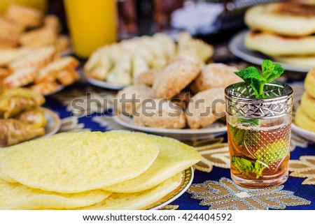 Moroccan tea glasses and biscuit