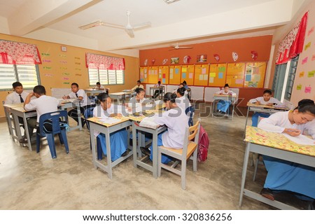 PAHANG, MALAYSIA - 3 SEP : Aborigine students in their modern classroom on September 3 2015.