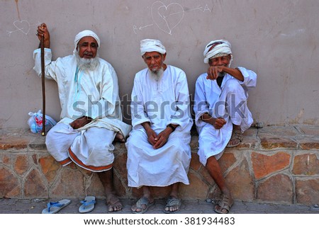 Old men from Oman on the market in Nizwa, 5 of March 2008, Oman, Middle East, Arabian Peninsula, Asia