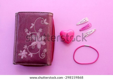 Wallet, hair clips, rubber band and heart - pink vintage