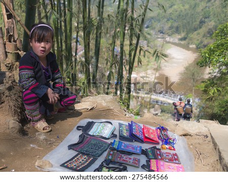 SAPA, VIETNAM - MARCH 18: Unidentified minority tribe of a young lady selling homemade purses at high mountain on March 18, 2015 of Sapa, Vietnam.