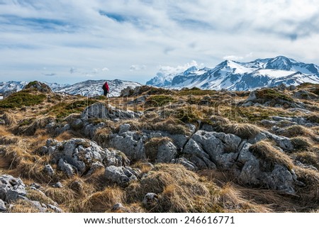 Man climbs into the mountains