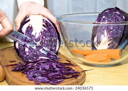 cutting up red cabbage