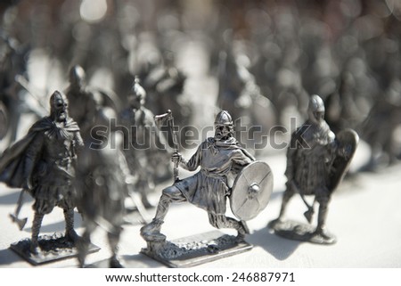 Metal old-fashioned toy  Soldiers plus bunch