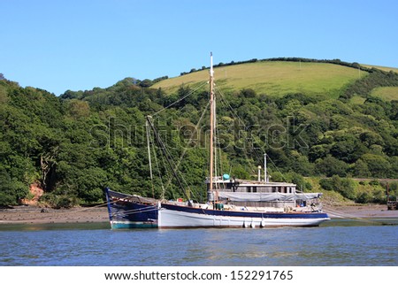boat on the River Dart