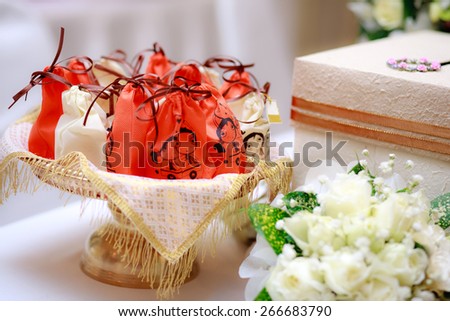 Wedding gift bag in red and white