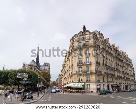 PARIS - SEPT 17, 2014: Rue du CloÃ?Â?Ã?Â®tre Notre Dame and view on the east facade of catholic cathedral Notre-Dame de Paris. Built in French Gothic architecture. Paris, France.