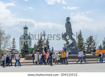 KAZAN, RUSSIA - MAY 1, 2015: Tourists walk near the monument to Musa Jalil - a monumental complex on the square 1 May in Kazan, Republic of Tatarstan, Russia.