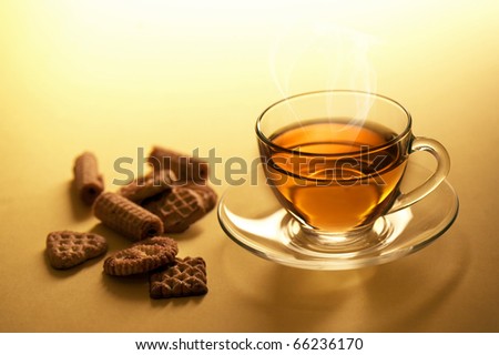 Cup of hot tea with chocolate cookies