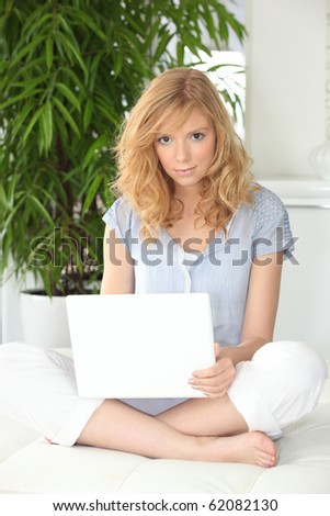 Young woman in front of a laptop computer