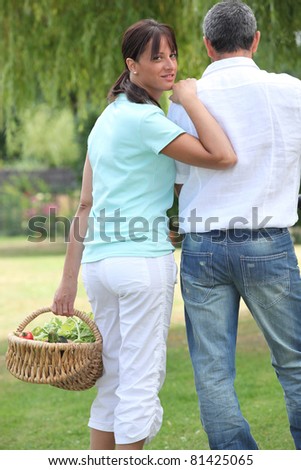 Man and woman with a basket of fruit