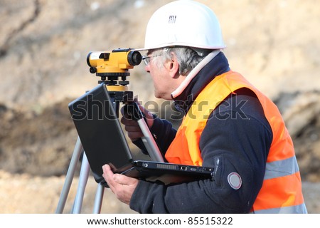 A land surveyor using an altometer