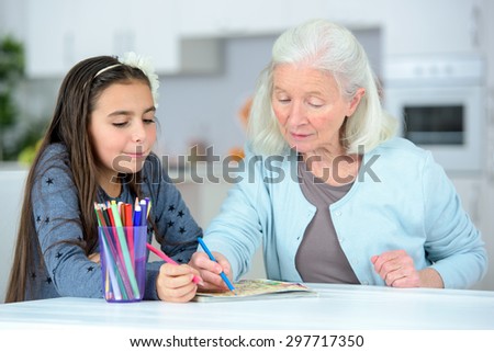 Little girl drawing wuth grandma
