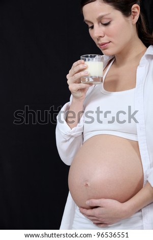 pregnant woman drinking milk