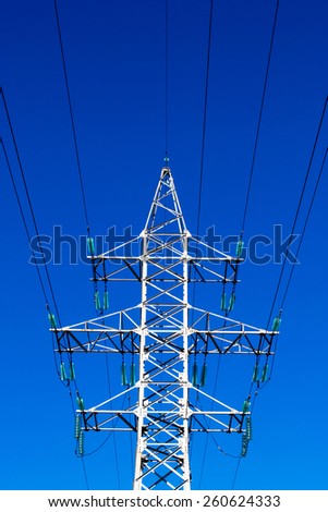A single electric pylon mast works silently in the morning light