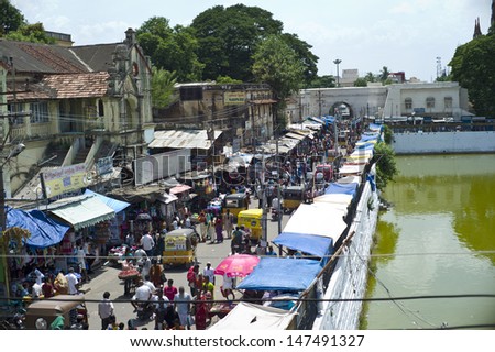 TRICHY, INDIA - AUG 6: People are shopping in famous flea market in Trichy, India on August 6, 2012. The flea Market is a major market in this historical city, and offer many bargain deals.
