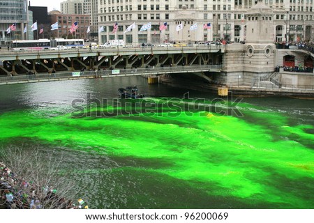 CHICAGO - MARCH 15: Dyeing the Chicago River on St. Patrick\'s day, on Mar 15, 2008 in Chicago, IL