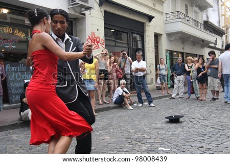 BUENOS AIRES - FEBRUARY 25: A pair of tango dancers perform on February 25, 2009 in San Telmo in Buenos Aires, Argentina. The tango dance originated from Buenos Aires and Montevideo, Uruguay.