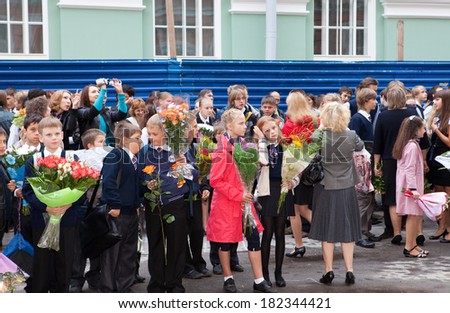 SAINT PETRSBURG - SEPTEMBER 1: Children with flowers near the School on the first day of school on September 1, 2011 in Saint-Petersburg, Russia