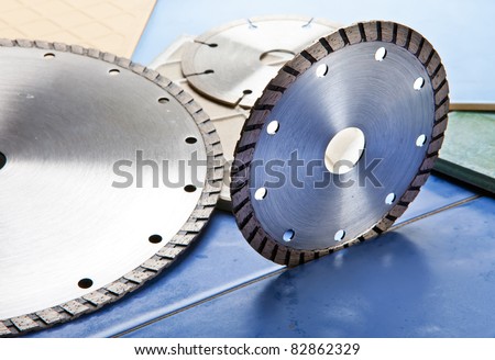 Diamond discs for cutting of tile