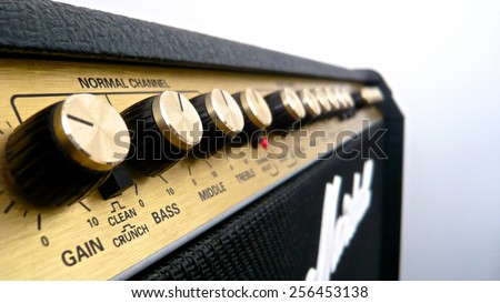 Guitar amp golden knobs