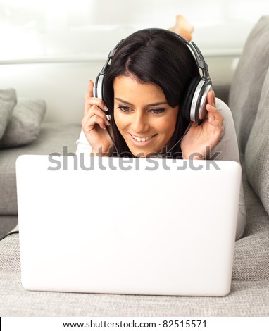 girl listening music on the sofa