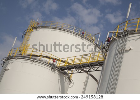 big tanks for oil and gas