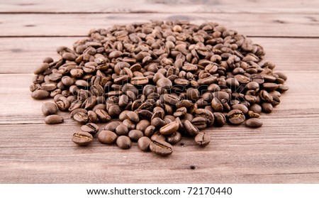 grains of coffee on a wooden table