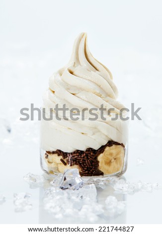 Fresh sliced bananas and chocolate sprinkles topped with refreshing low-fat frozen yogurt for a tasty summer dessert