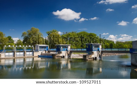 Canal lock/Floodgate/Ship lock on a river