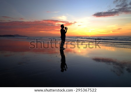 silhouette of man praying during sunset.
