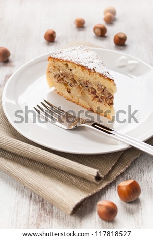 Slice of cake to the nuts on dish