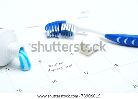 A note of a dentist appointment on a calendar reminds the patient.