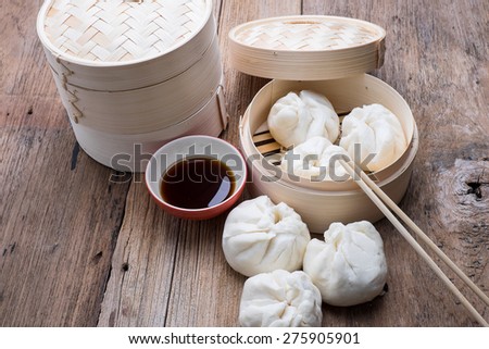 baozi chinese dumplings on bamboo steamer